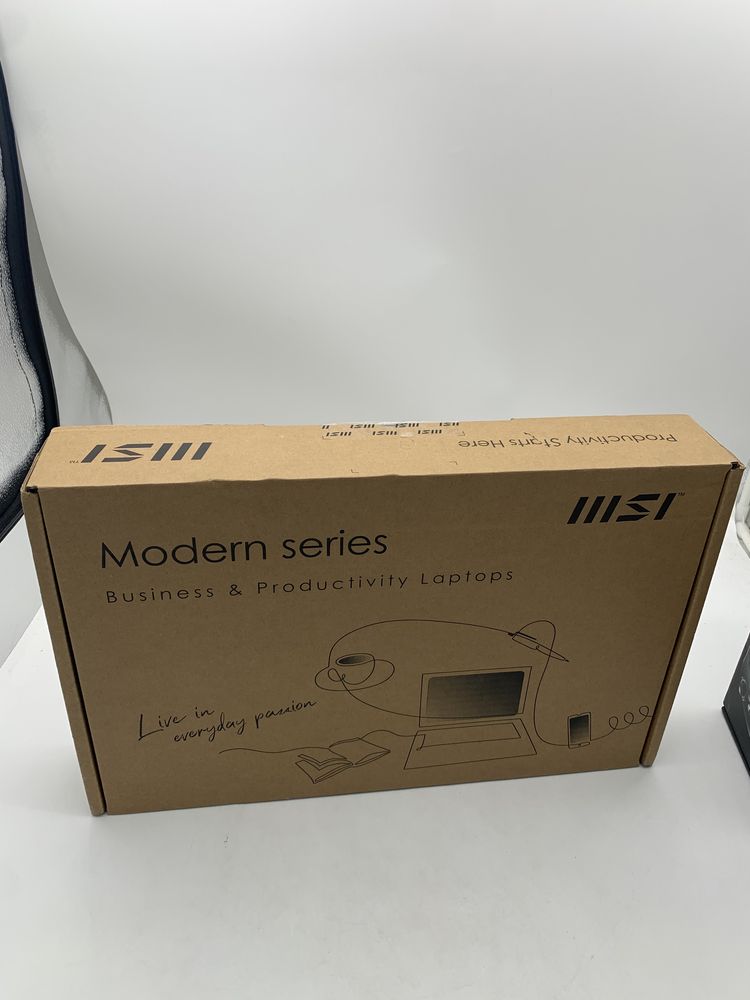 Laptop Msi Modern 15, 15.6 inch, 512gb SSD, sigilat, transport inclus