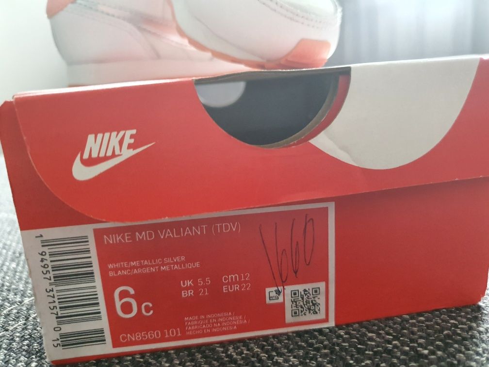 Adidasi Nike MD Valliant 22