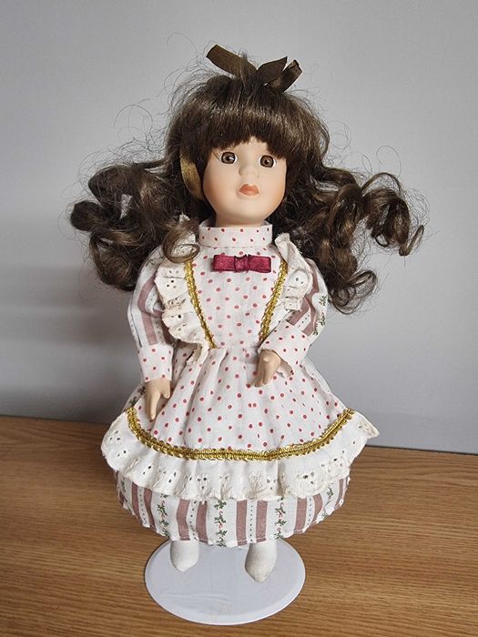 Papusa de portelan, colectie vintage, inaltime 27 cm