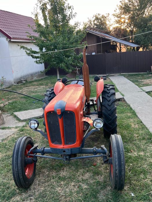 Tractor si plug reversibil