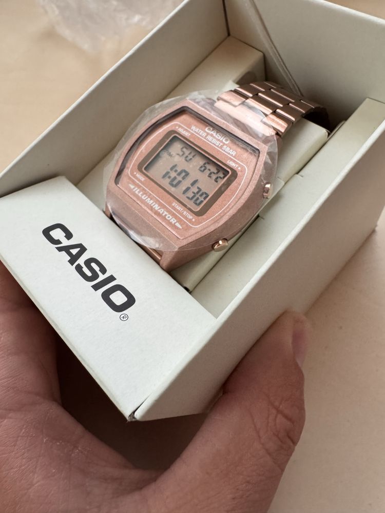 !НОВО!Часовник розово злато:Casio (Дамски)