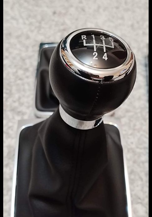 Nuca cu manson schimbator viteze VW Passat B6 in 5 sau 6 trepte

OPEL