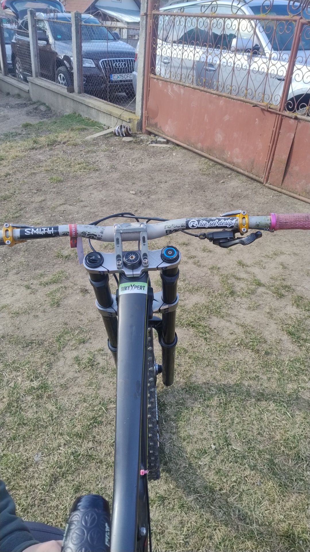 Vând sau schimb santa Cruz V10