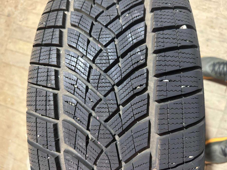 зимни гуми 255/50R20 карани 2 месеца