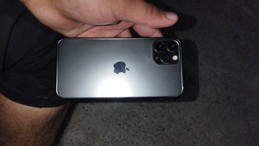 Iphone 11 pro 64 tale uselinni batareya quylgan xolati ideal aybi yo