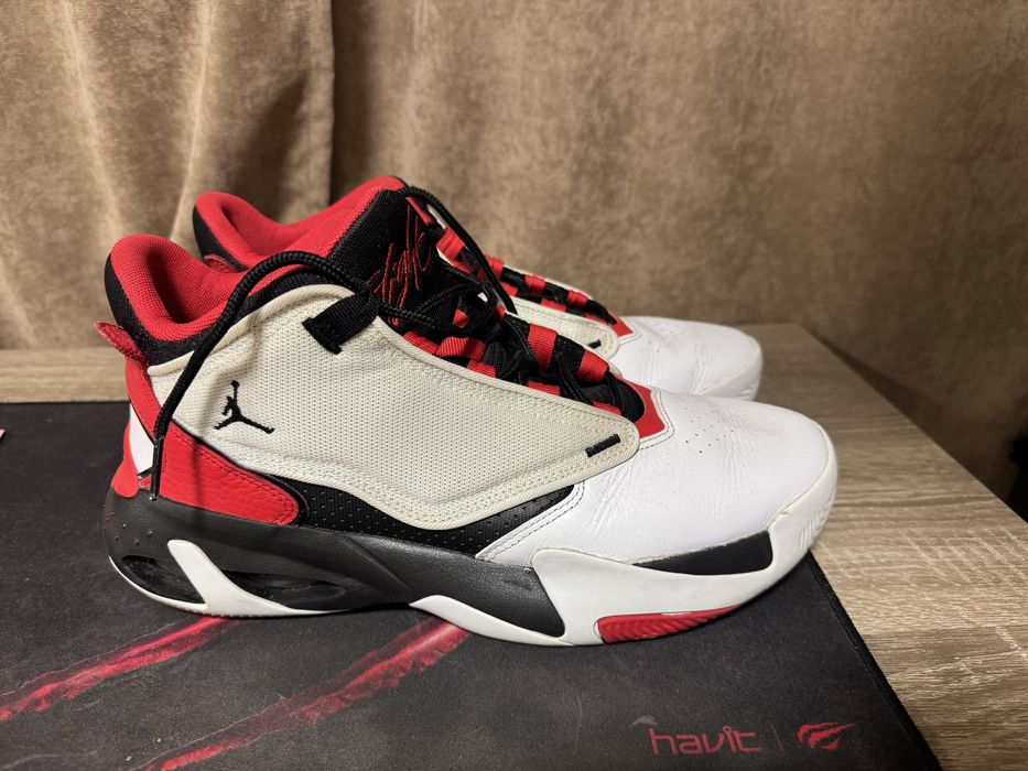 Jordan max aura 4