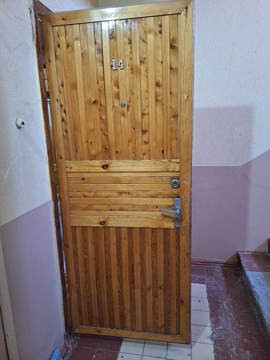 Двери входные металлический и деревянный