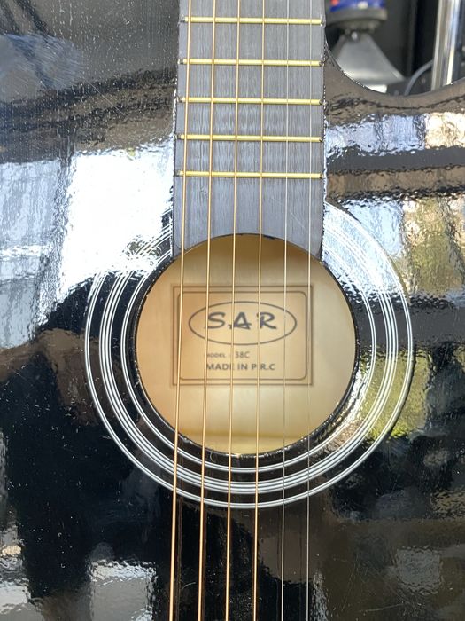 Gitaralar sotiladi holati yaxshi va idiyalni