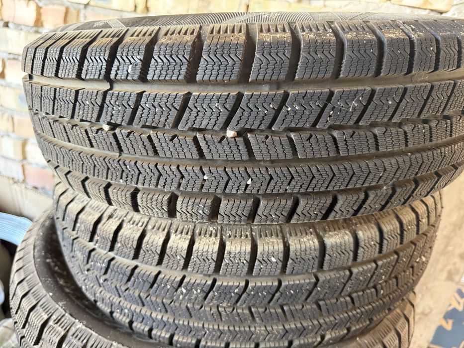 Шина зымный новый r13