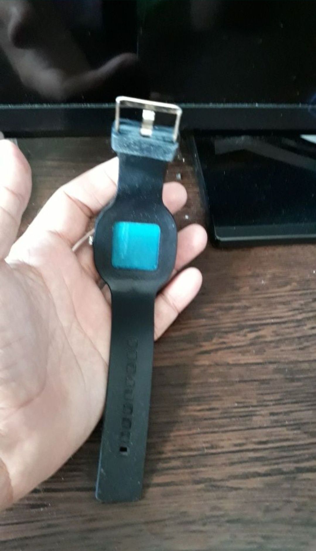 Vand ceas nou cu folie si pe fata si pe spate bratara din silicon foar