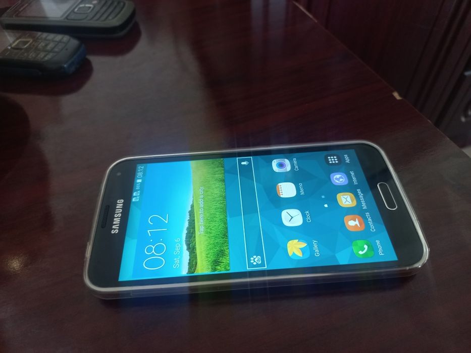 Срочно продаётся телефон Samsung S5