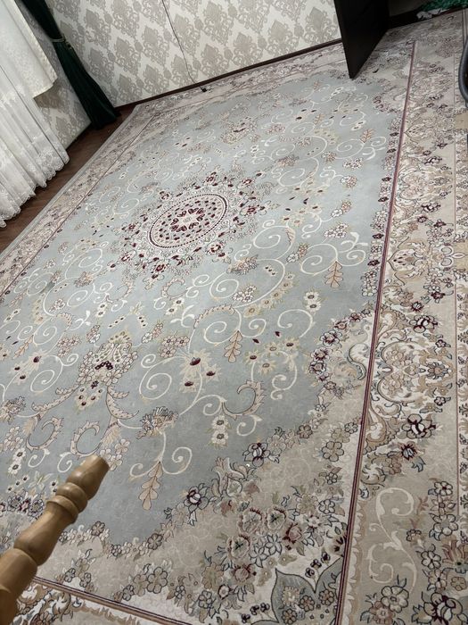 Продам ковер в среднем состоянии