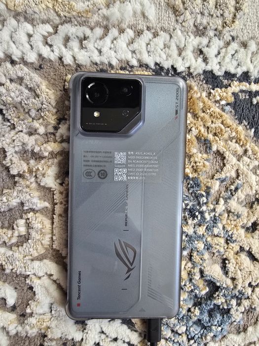 Игровой телефон ASUS ROG Phone 8