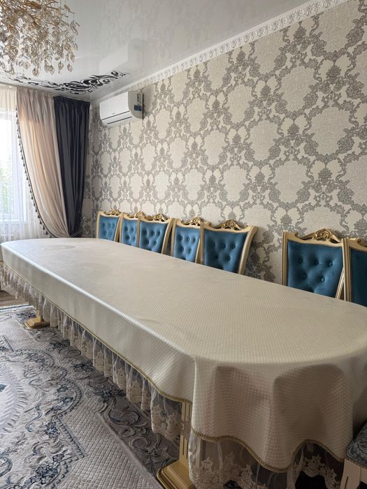 Продаётся гостинный стол со стулями