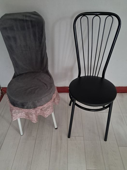Стулья  по 5тыс каждая с чехлом вместе