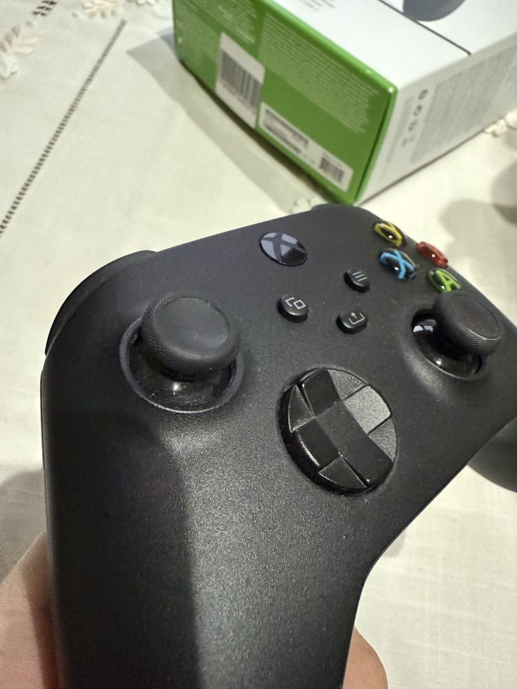 Xbox контролер с usb c кабел