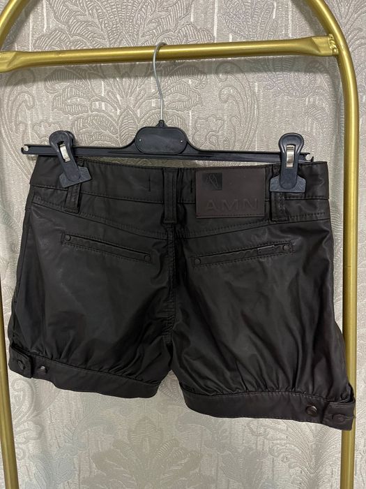 Pantaloni scurti piele marimea S negru și maro