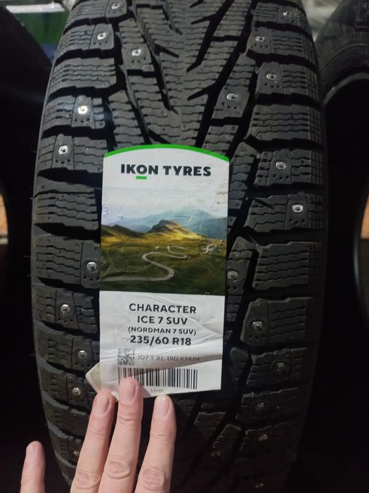 Новый комплект235/60/18 шипованой резины