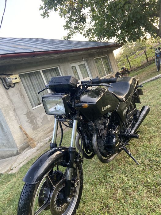 Kawasaki gpz305.