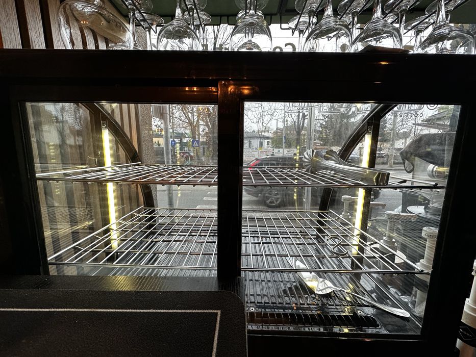 De vanzare vitrina rece marca METRO 100L (aproape noua)