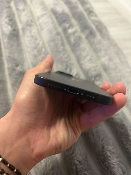 Iphone 15 impecabil .