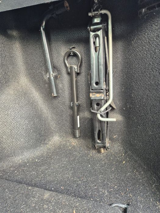 Kit cric+coarba+cui tractare Logan/Logan mcv/Sandero 2