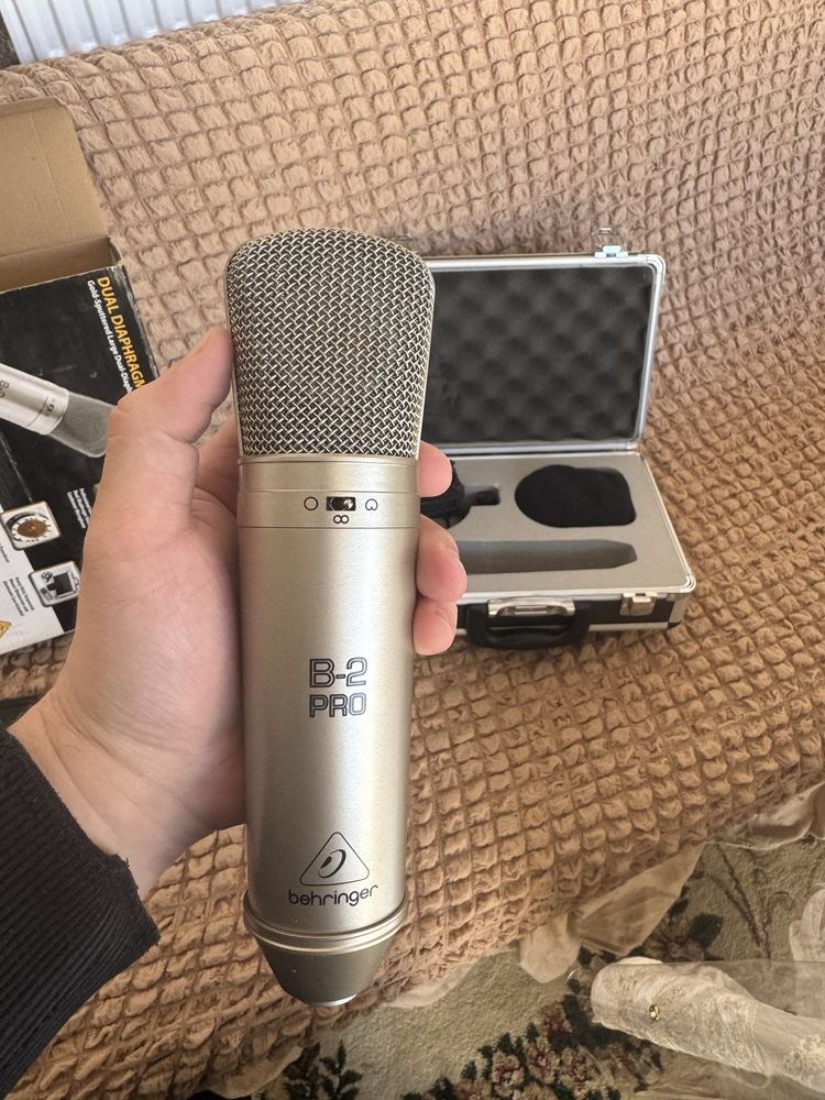 Студийный конденсаторный микрофон Behringer B2 Pro