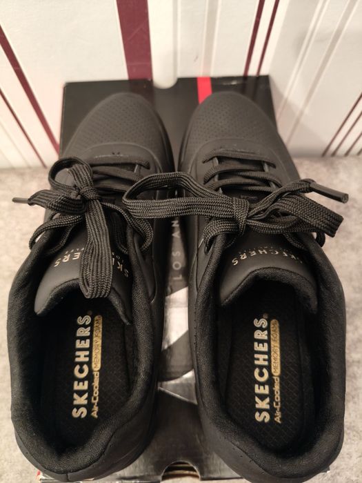 Adidași Skechers street, noi in cutie.