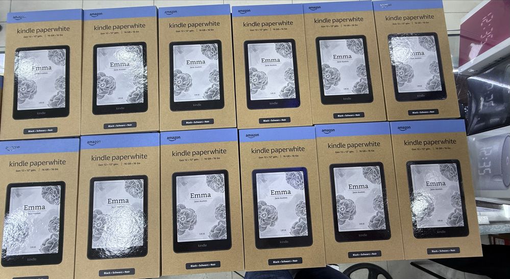 Электронные книги Amazon kindle в ассортименте