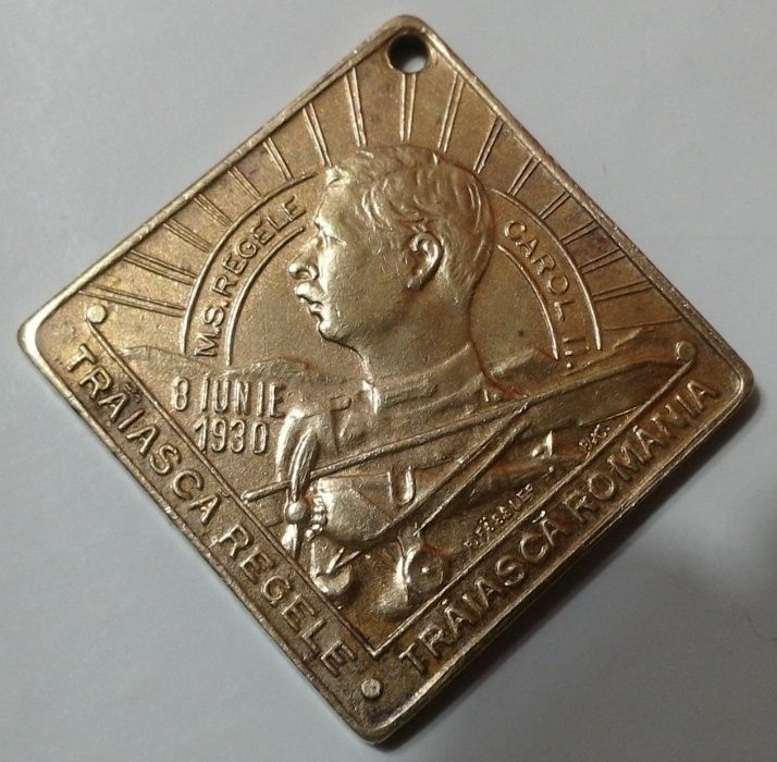 Рядък позлатен медал на румънския крал Карол втори 1933г.