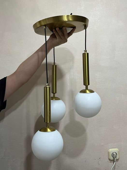 Продам люстры почти новые