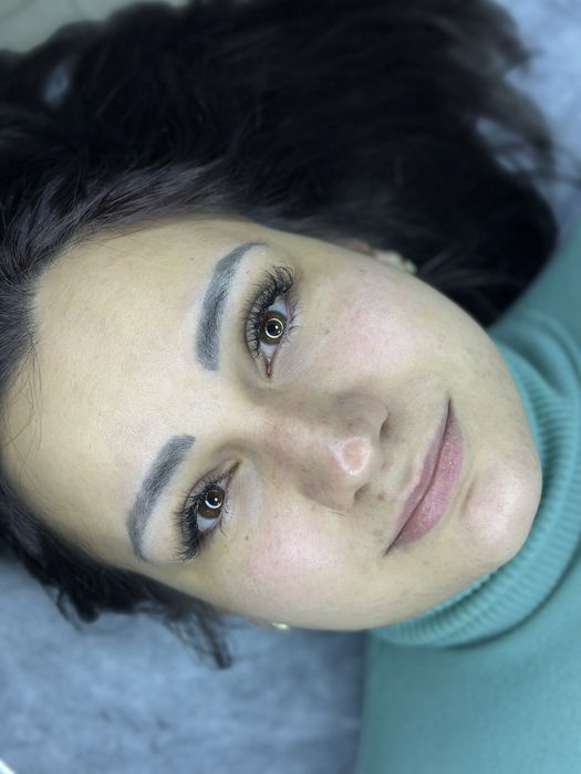 Поставяне и удължаване на мигли