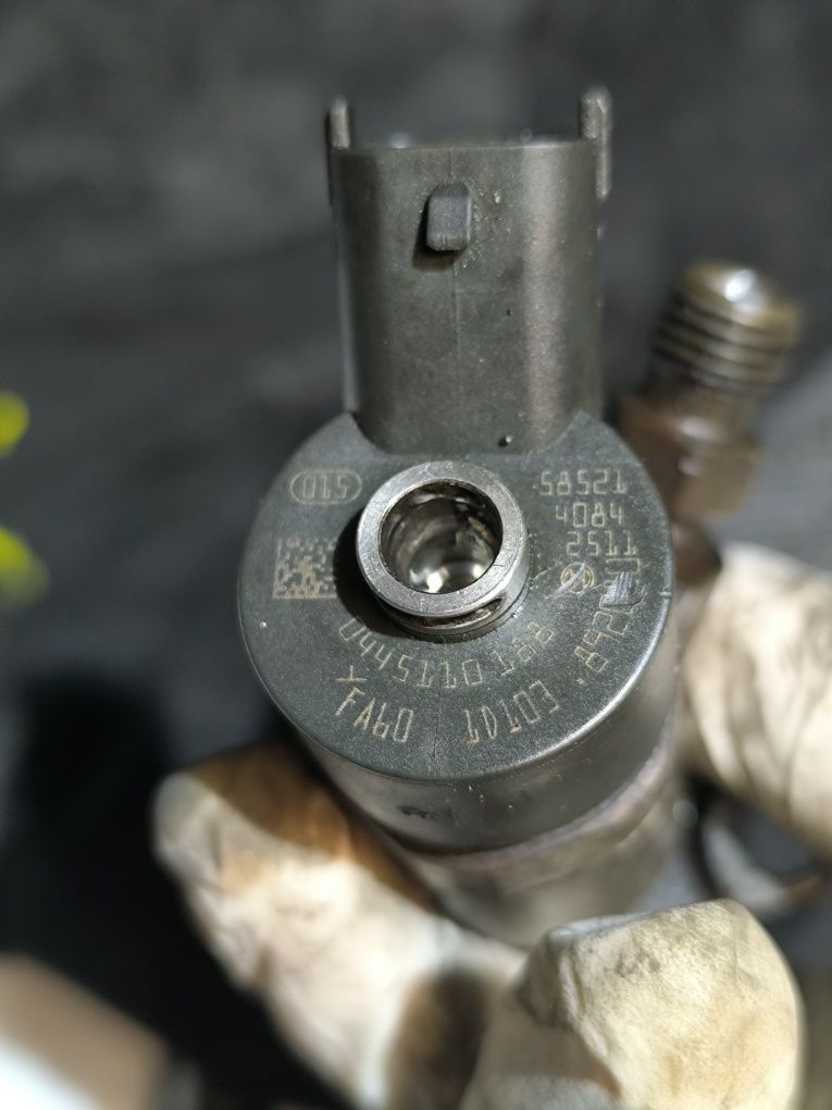 Injector / injectoare 1.6 Tdci / Hdi Peugeot 307 Ford Citroen  Ford