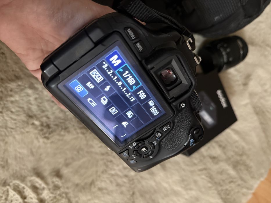 Canon 600D cu accesorii