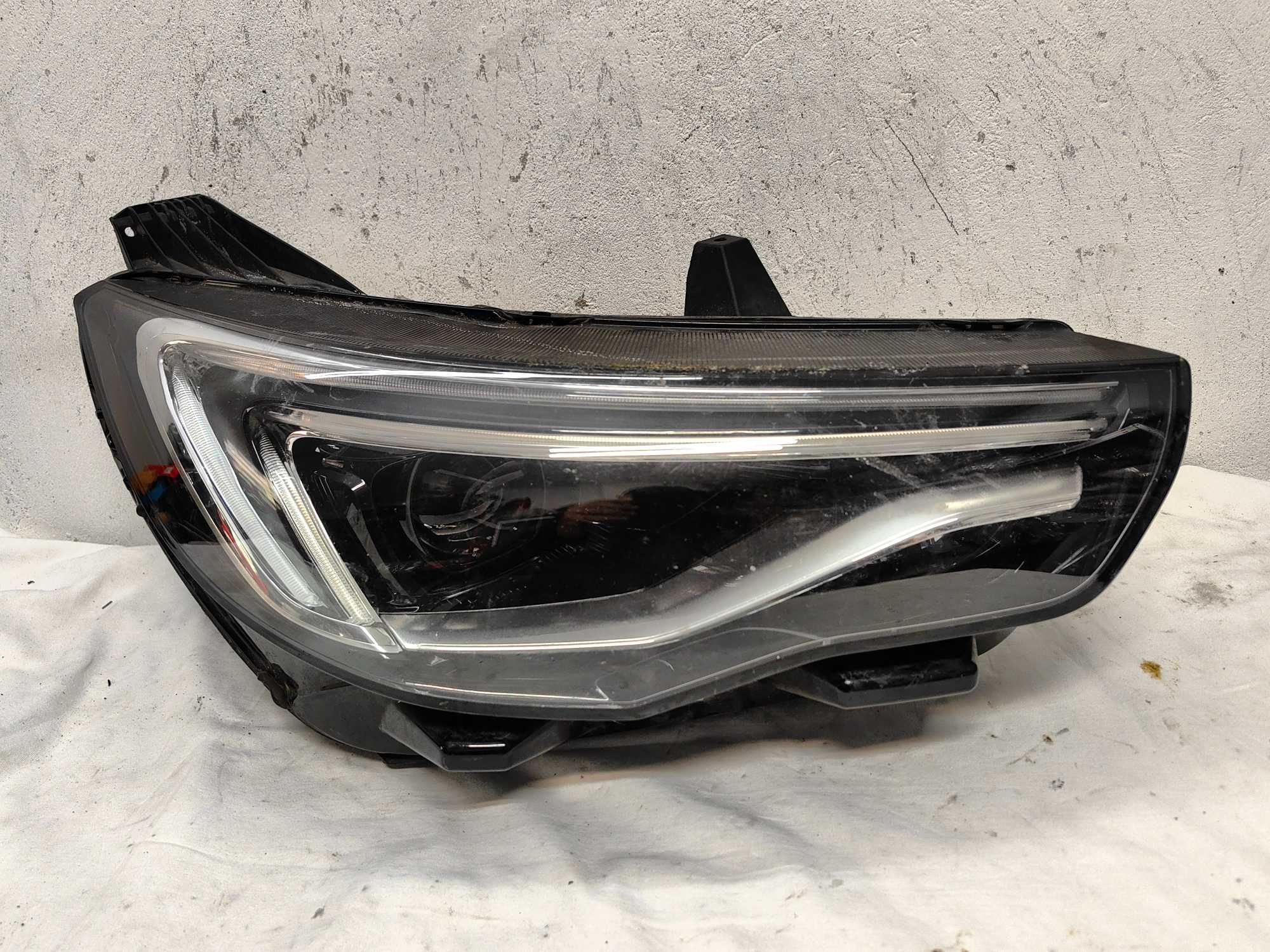 Оригинален фар Опел  Opel Grandland Led