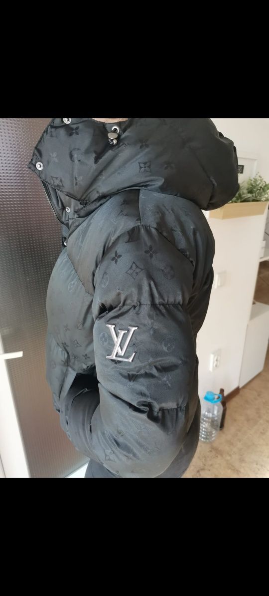 Geaca neagra  LV