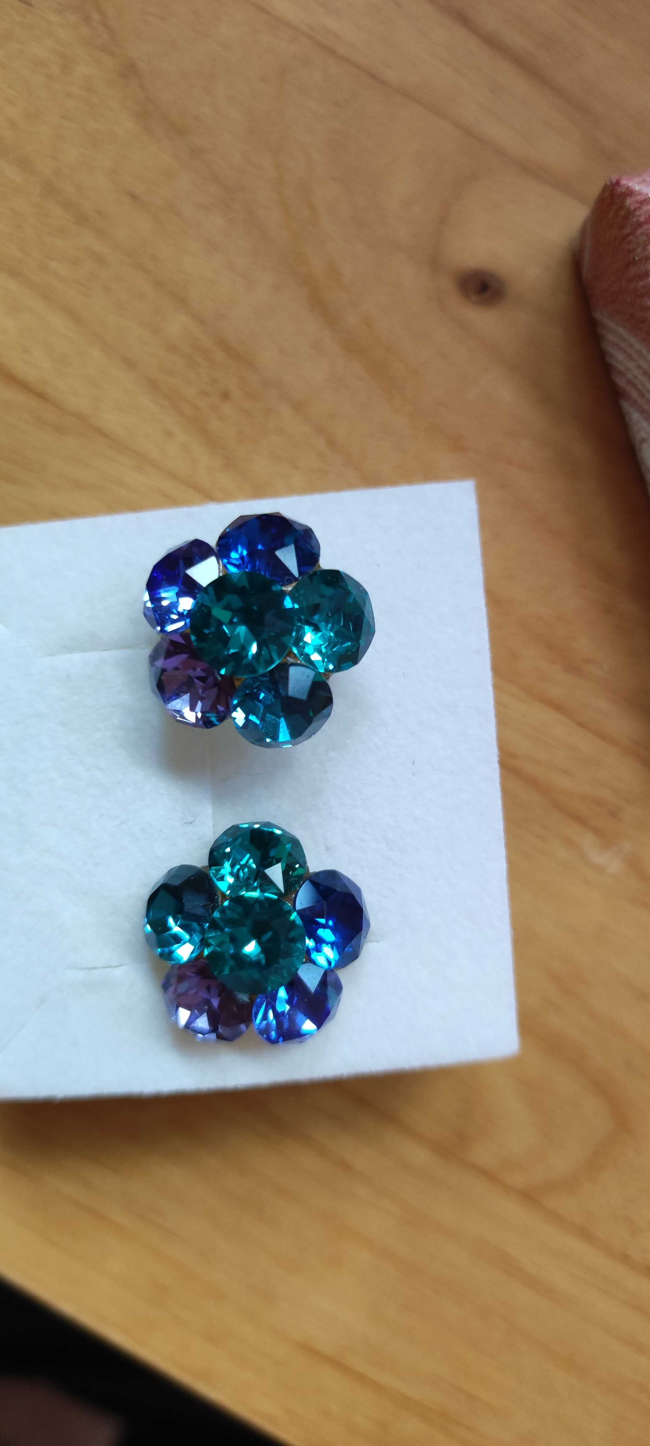 Cercei din argint cu cristale albastre, forma de floricica