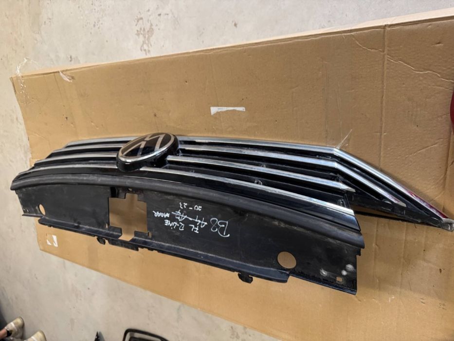 Grila radiator Volkswagen Passat B8 R-Line Facelift Distronic