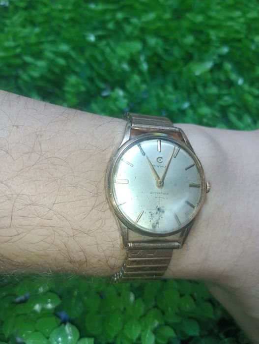 Сума Swiss Jewels позлатен часовник - 99 лв