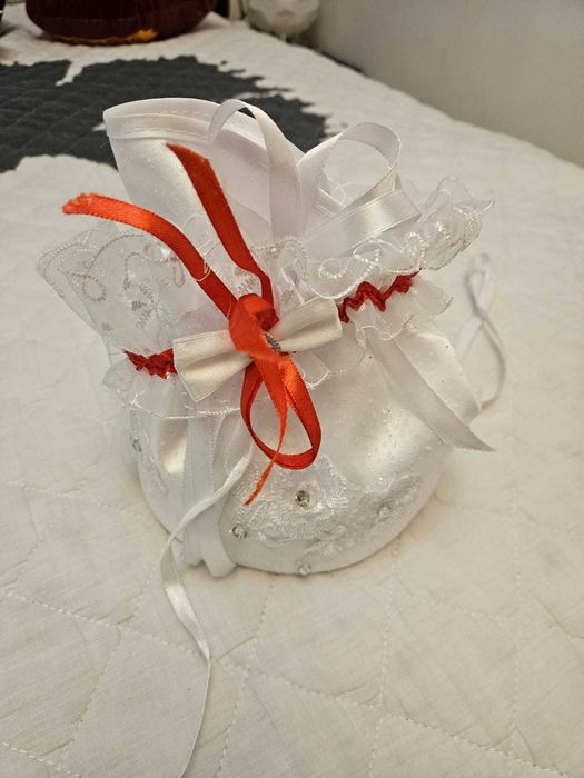 Rochie Miresa cu corset, voal si crinolina