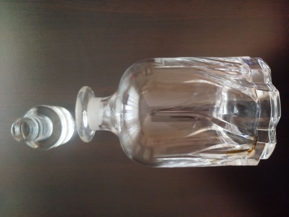 Стъклена гарафа вместимост 0.750