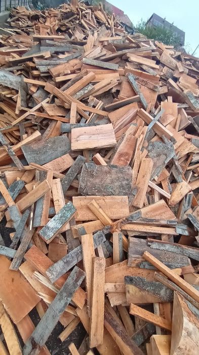 Deseuri si Lemn fag si stejar , spart pentru foc.