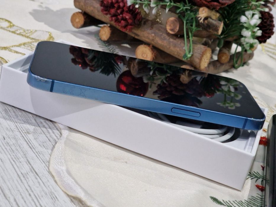 Продавам iphone 13