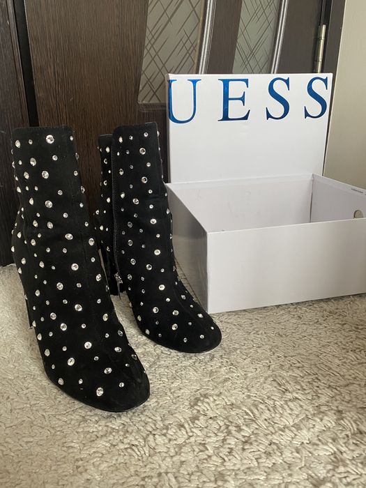 Оригинални боти Guess