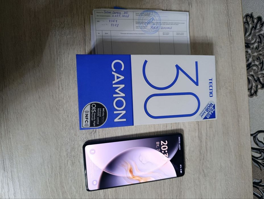 Tecno camon 30 .