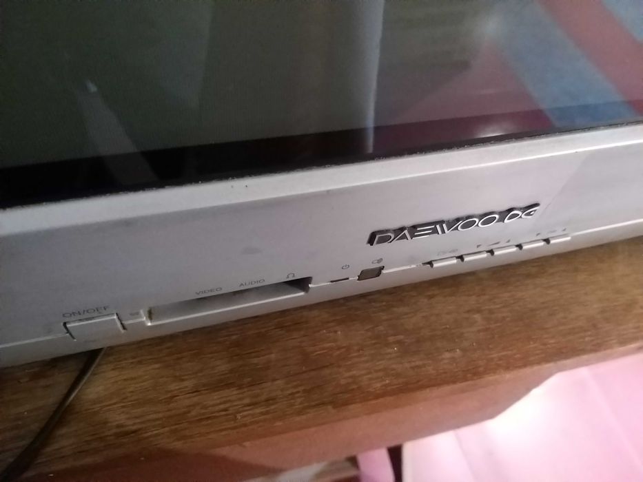 Продавам телевизор