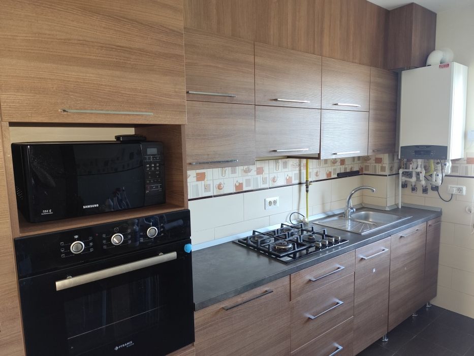 Închiriez apartament cu 2 camere