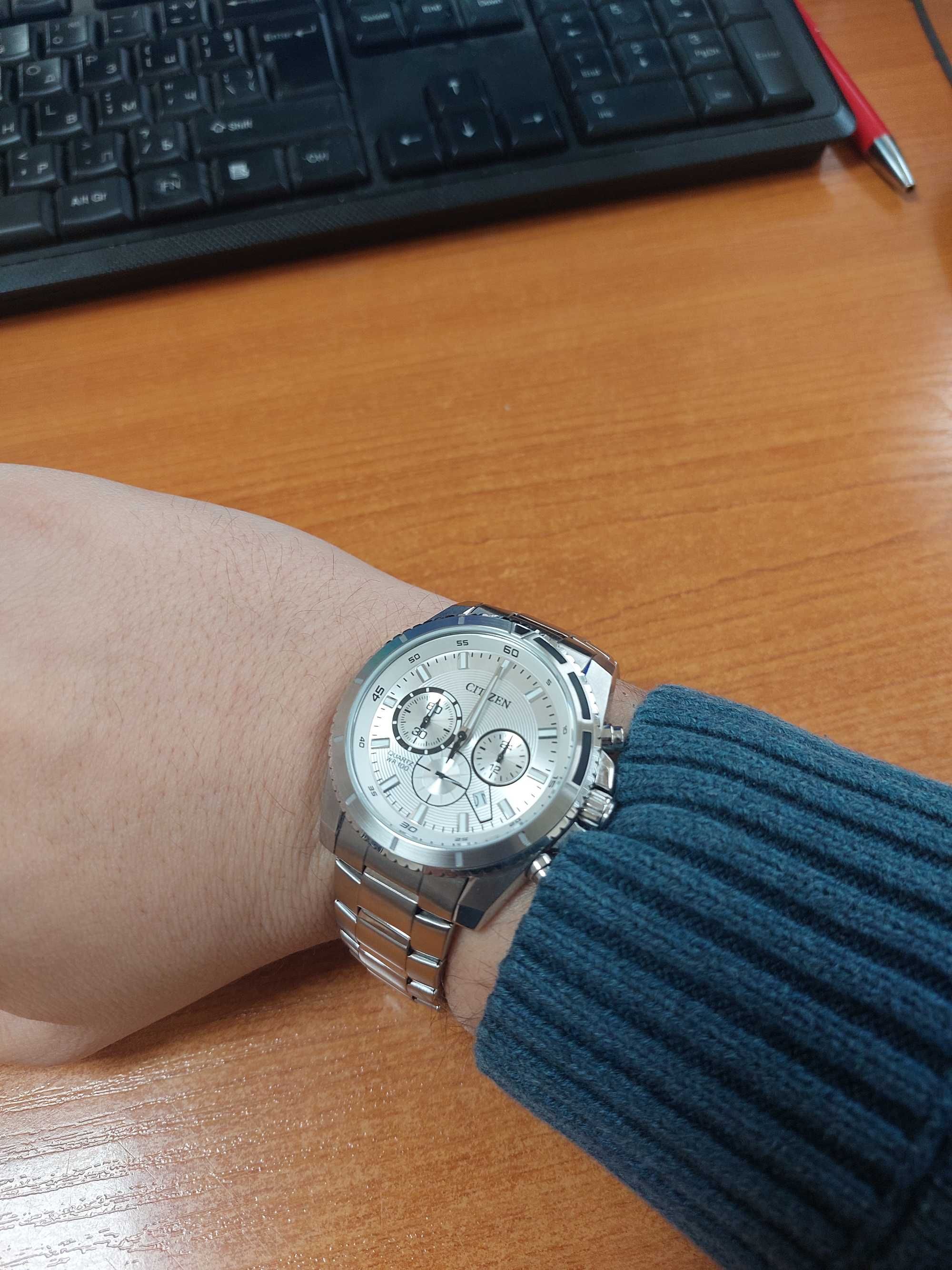 Продавам  часовник Citizen Quartz Chronograph AN8200-50A