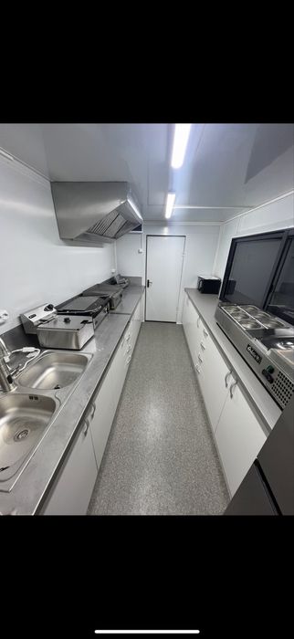 Rulotă fast-food complet echipată – gata de business!