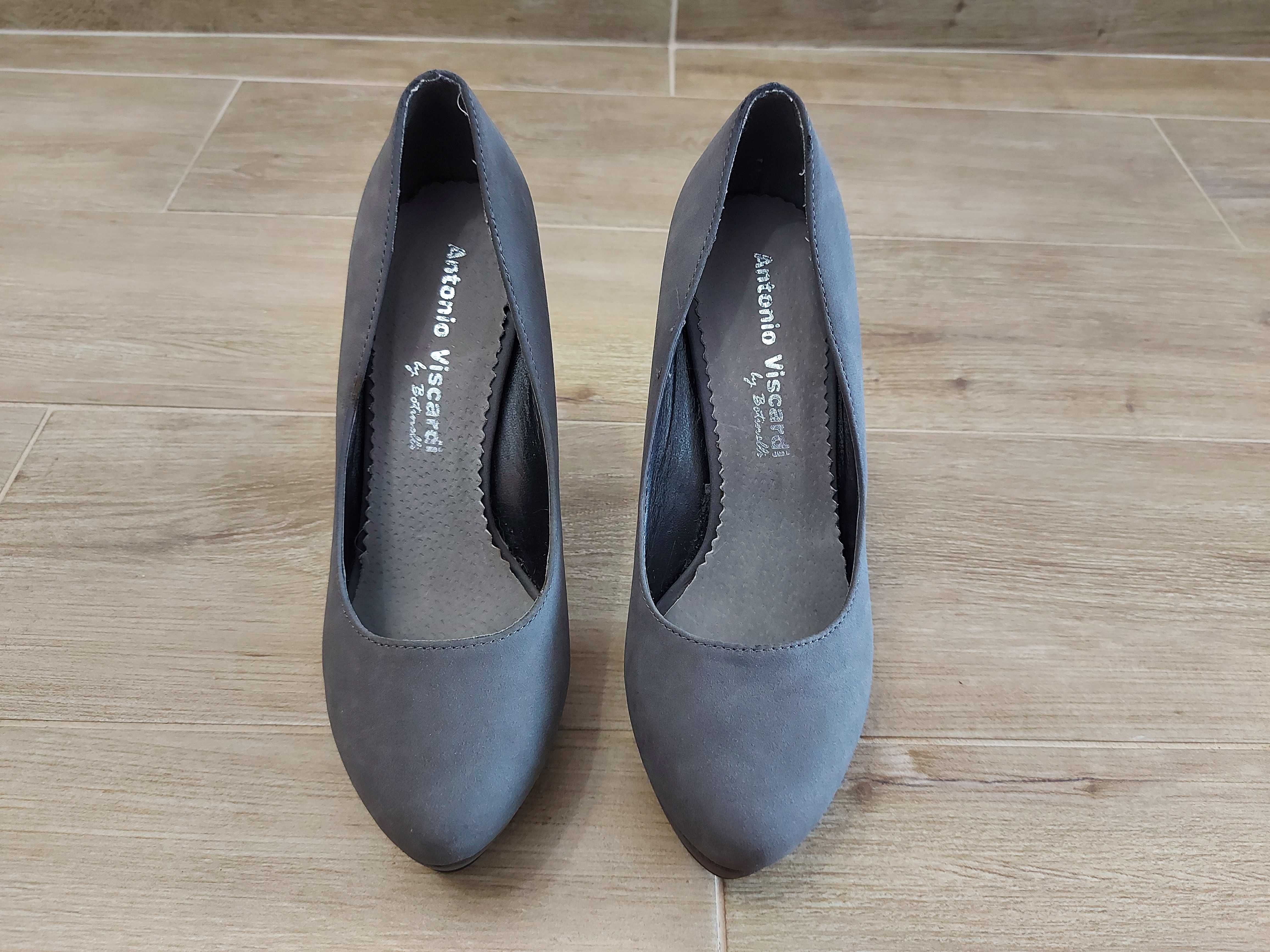 Нови сиви велурени обувки на висок ток - 36 номер